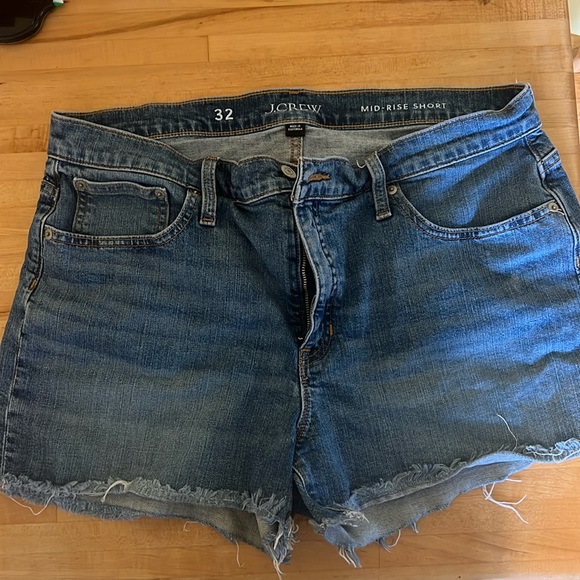 J Crew Women’s Mid Rise Denim Short - Picture 1 of 3